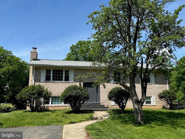 Photo - 7209 Popkins Farm Rd House
