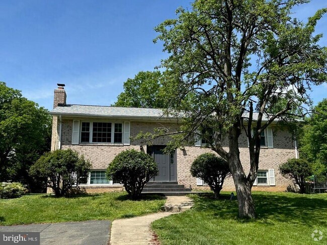Building Photo - 7209 Popkins Farm Rd Rental