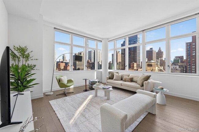 Photo - 305 E 51st St