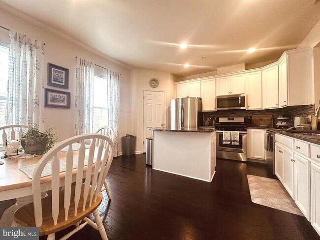 Photo - 1746 Beacon Ln