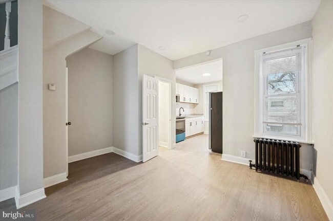 Photo - 5517 Jane St