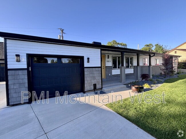 Building Photo - 985 Horsley Cir Unit B Rental