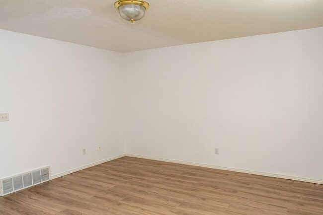 Photo - 73 Hampton Pl