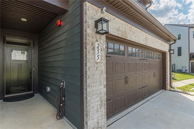 Photo - 255 Climbing Ivy Cir