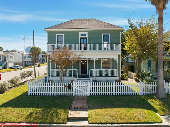 Building Photo - 1001 Avenue K