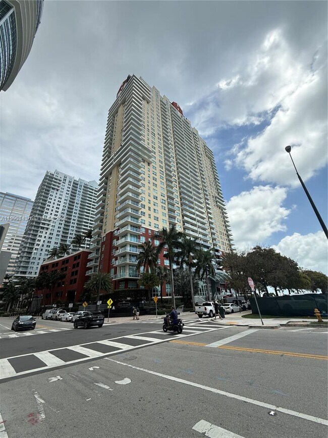 Building Photo - 1155 Brickell Bay Dr Unit 1206