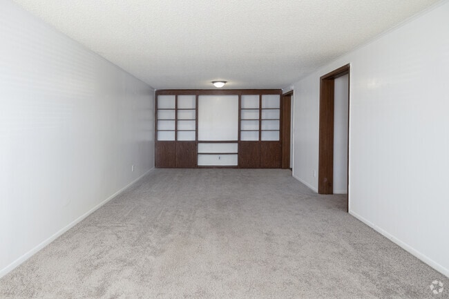 2BR, 1BA - 865SF-Living/Dining Room