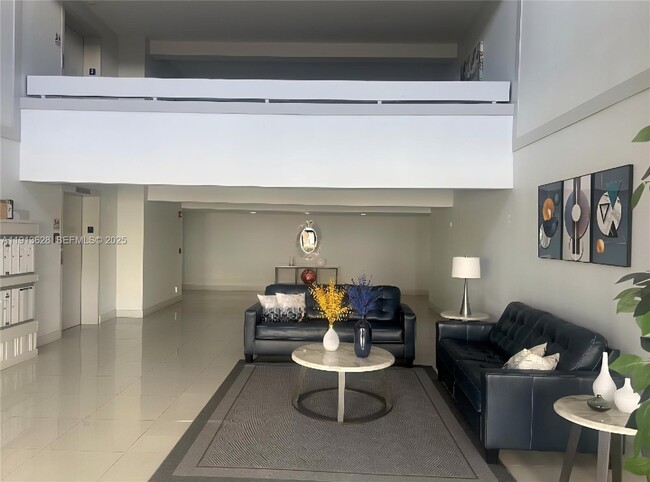 Photo - 303 Racquet Club Rd Unidad 204