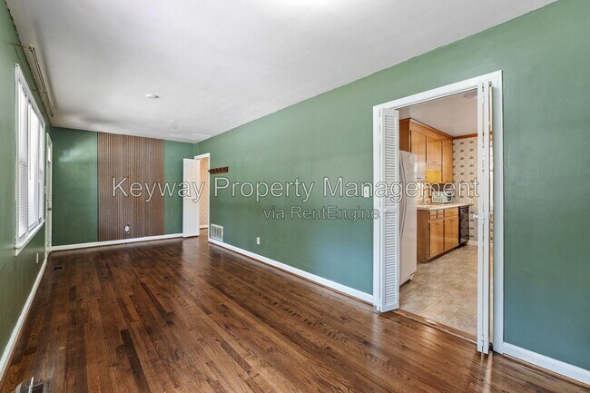 Photo - 3401 Old Louisville Rd