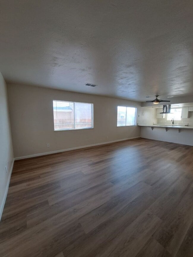 Photo - 546/550 E Polk St Unit 550