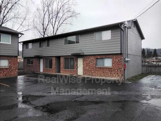 Building Photo - 314 NW Tumlin Ave