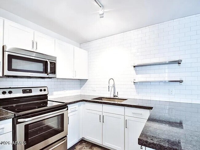 Photo - 4231 N 27th St Unidad 10