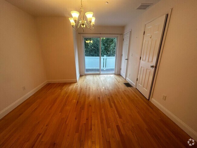 Building Photo - 183 Silver St Rental