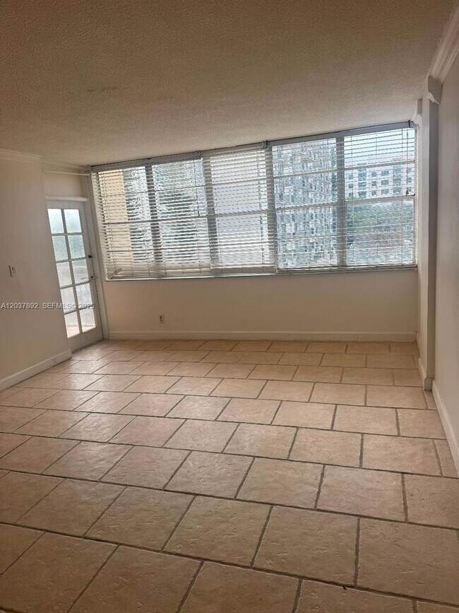 Photo - 2025 NE 164th St Unit 307