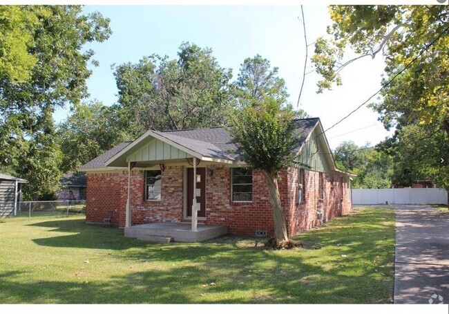 Building Photo - 5322 Pine Ave Rental