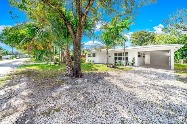 Building Photo - 209 SW 18th Ave Rental