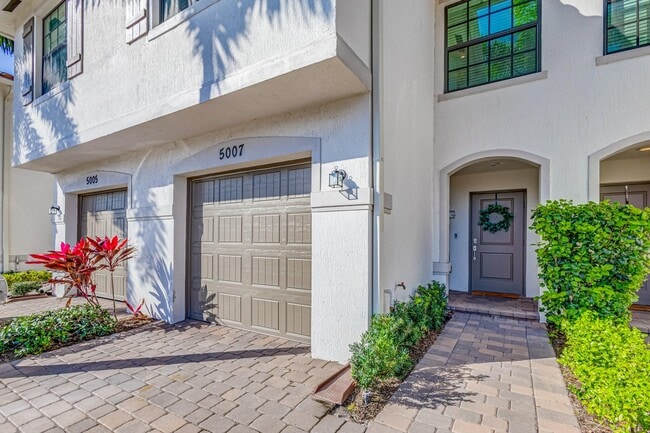 Photo - 5007 Woods Edge Cir