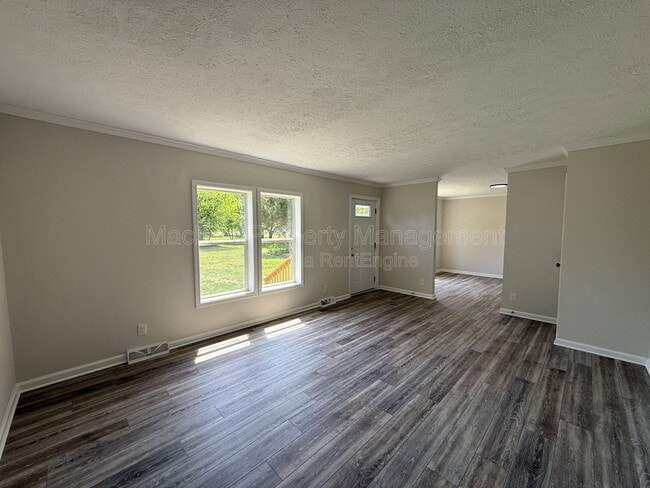 Photo - 10504 Benchmark Rd