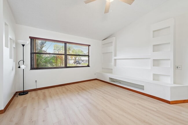 Photo - 489 SE Evergreen Terrace