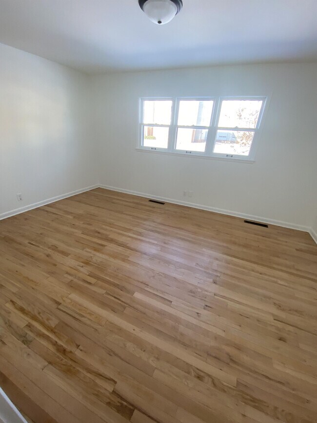 Photo - 1435 W 19th St