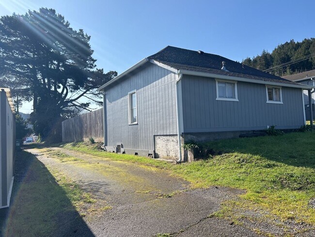 Photo - Pet-Friendly 2BD/1BA Home in Rio Dell!