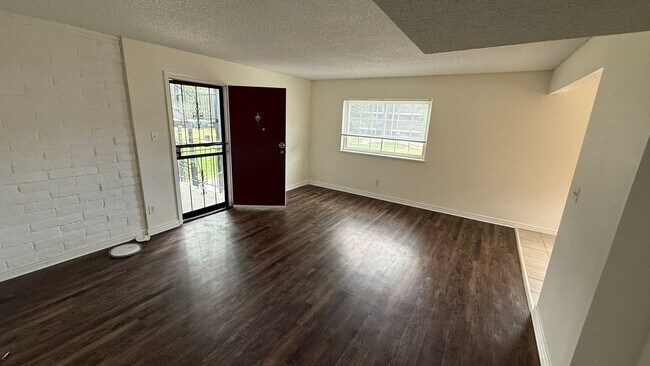 Photo - 3 Bedroom 2 Bathroom Condo Near Leetsdale and Monaco Unit 612