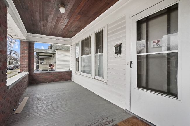 Photo - 908 Forsythe St Unidad Downstairs