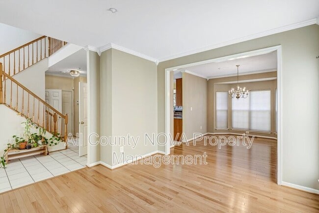 Photo - 8308 Deerstill Way