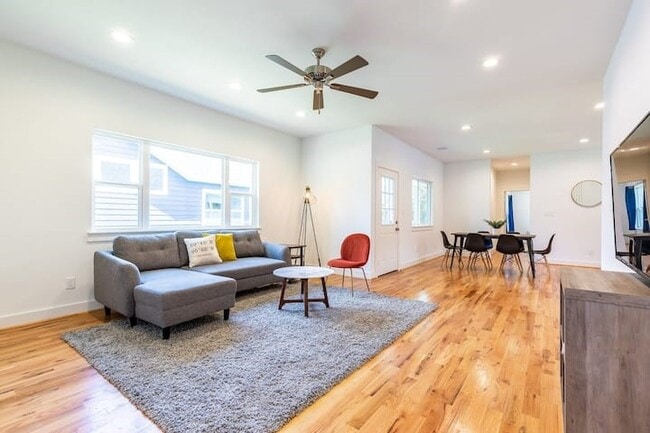 Building Photo - 1753 Pasadena St