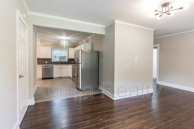 Photo - 1127 Skyview Rd