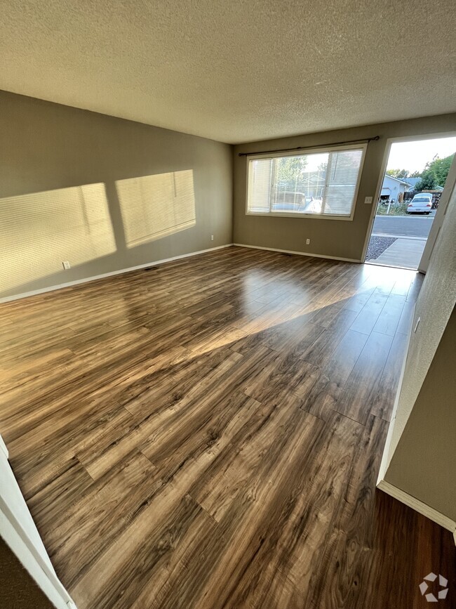 Building Photo - 814 NW 8th St Unit 814 Rental