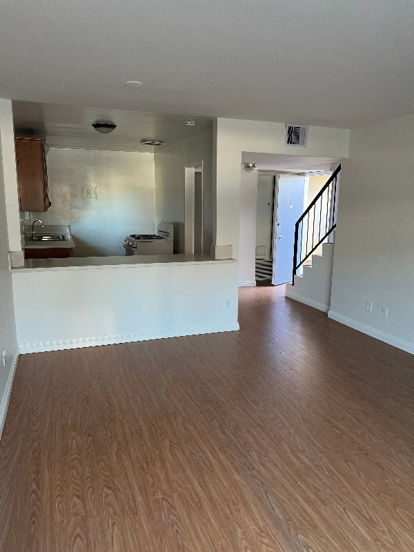 Building Photo - 305 N Vinedo Ave Unit 2