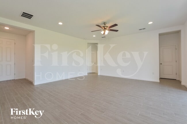 Photo - 611 Avila Pl