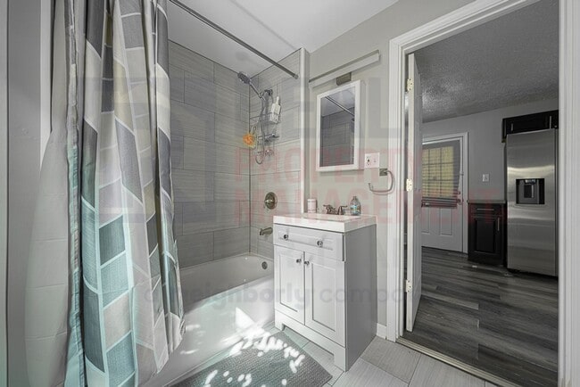 Photo - 1566 Winchester Ave