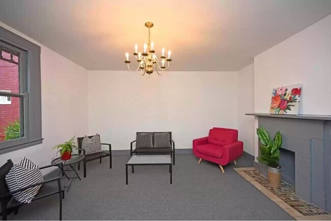 Photo - 635 Bakewell St