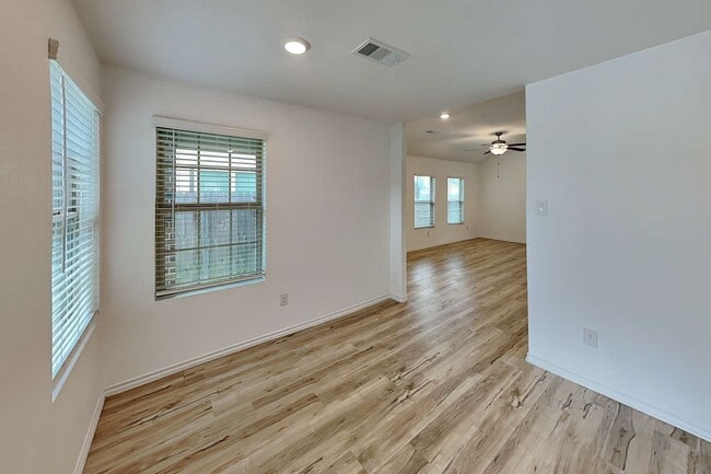 Photo - 18727 Faustina Way