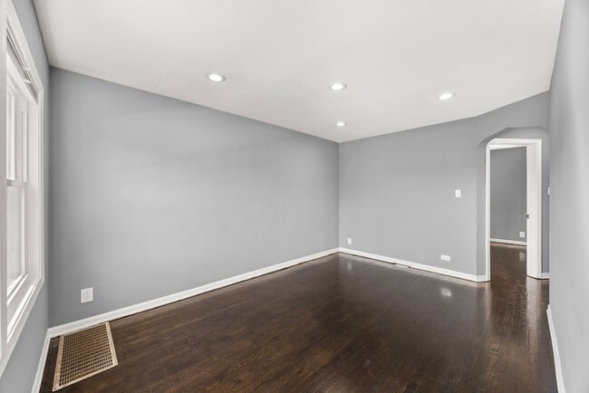 Photo - 9740 S Prairie Ave