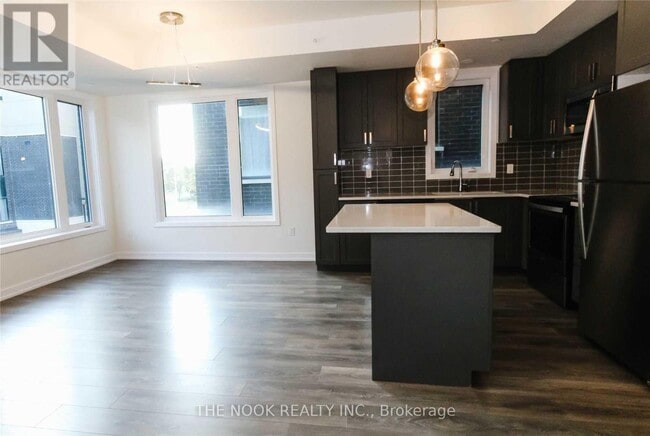 Photo - 1555 Kingston Rd