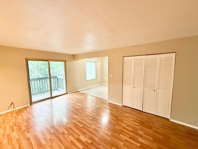 495 E Creekside Cir