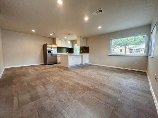 8924 Trone Cir