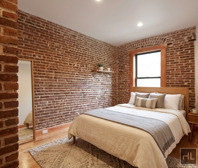 Renovated 3BR with Exposed Brick, Elevator & Laundry