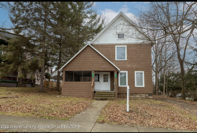 Duplex - 132 S Main St House Unit Upper