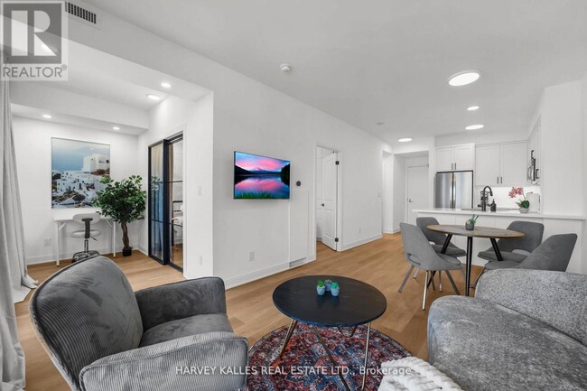 Photo - 18 Yorkville Ave Unit 1606