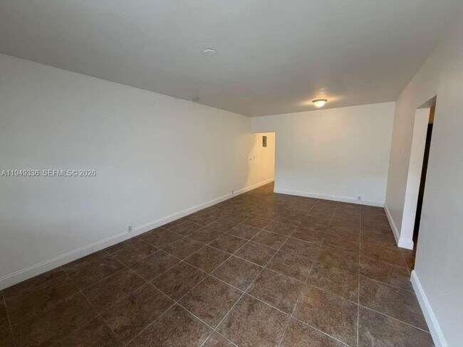 Photo - 12605 NE 13th Ave Unidad 5