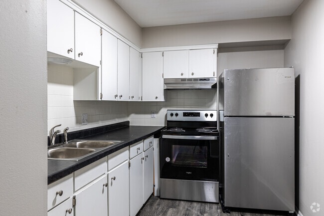 1BR, 1BA - 650SF - Mission Manor Apartments