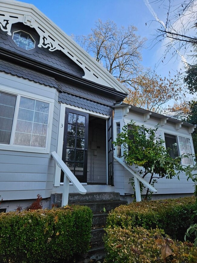 Building Photo - 153 N Stewart St Unit 3