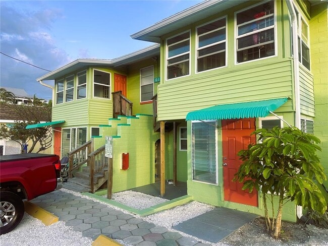 Building Photo - 61 81st Ave Unit 2
