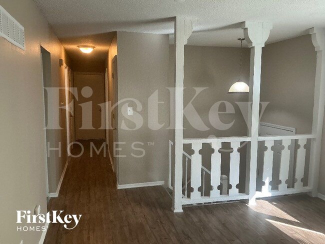 Photo - 400 SW Keystone Ct
