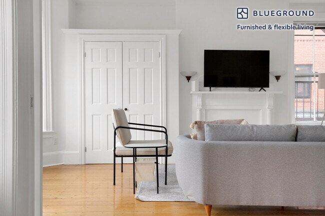 Photo - 11 Hereford St Unit FL3-ID556