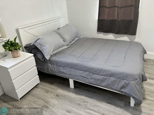 Photo - 245 NW 32nd St Unidad 4